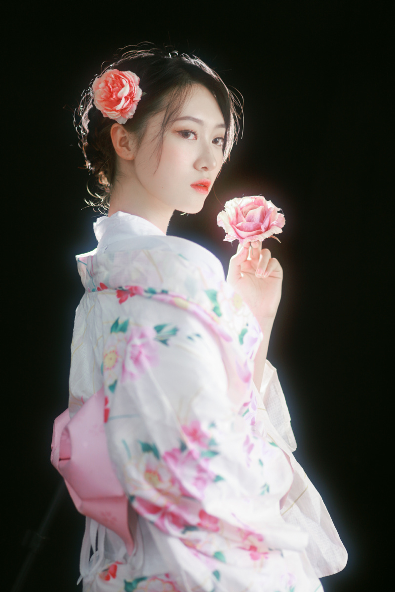 神明少女 - 脸先着地的美少女