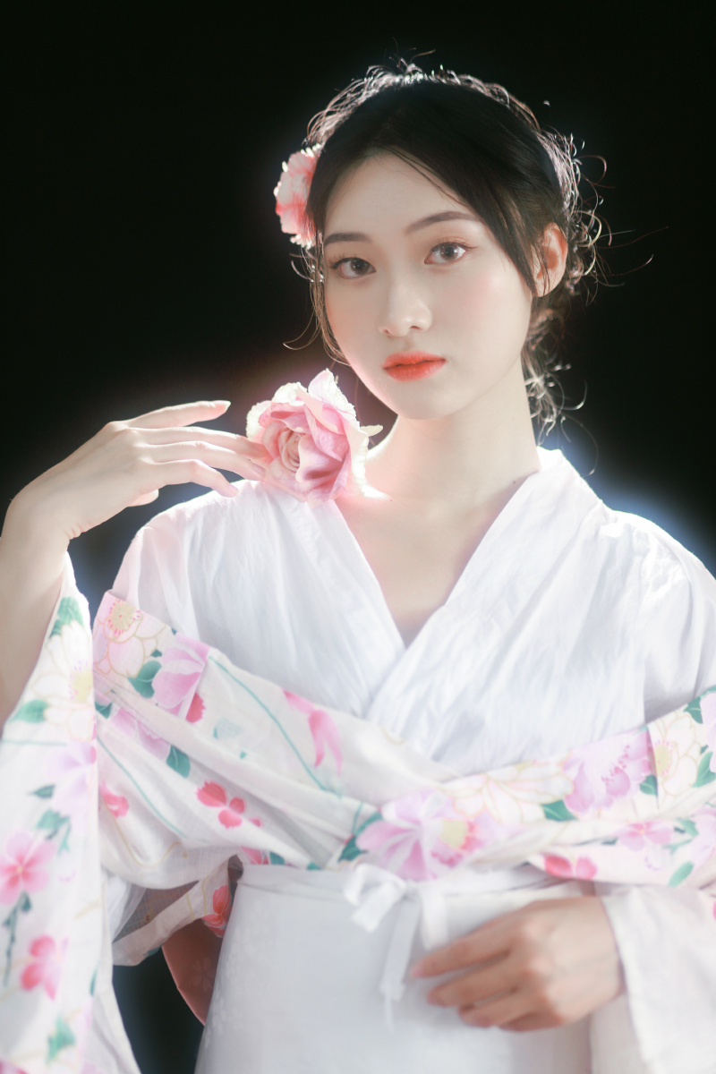 神明少女 - 脸先着地的美少女