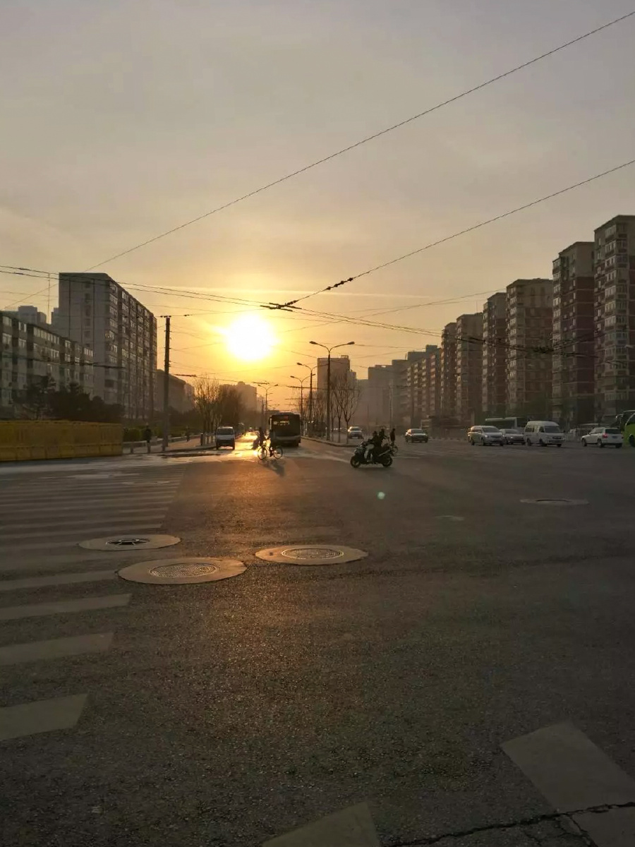 清晨6点钟的北京街头!