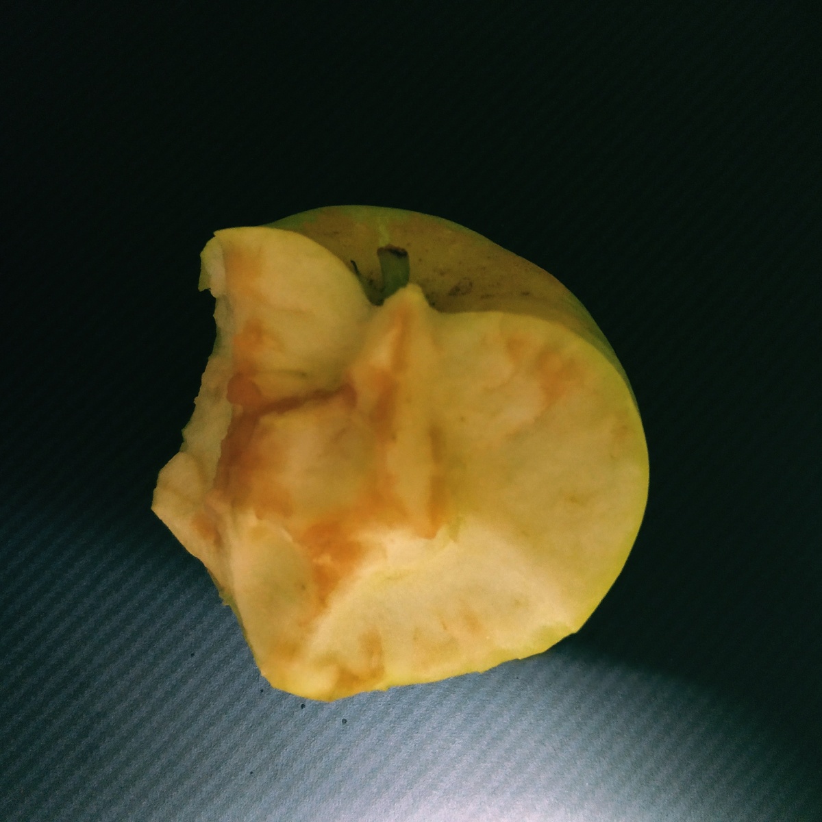 苹果氧化需要多久?大概一分钟 人被同化需要多久?大概两分钟