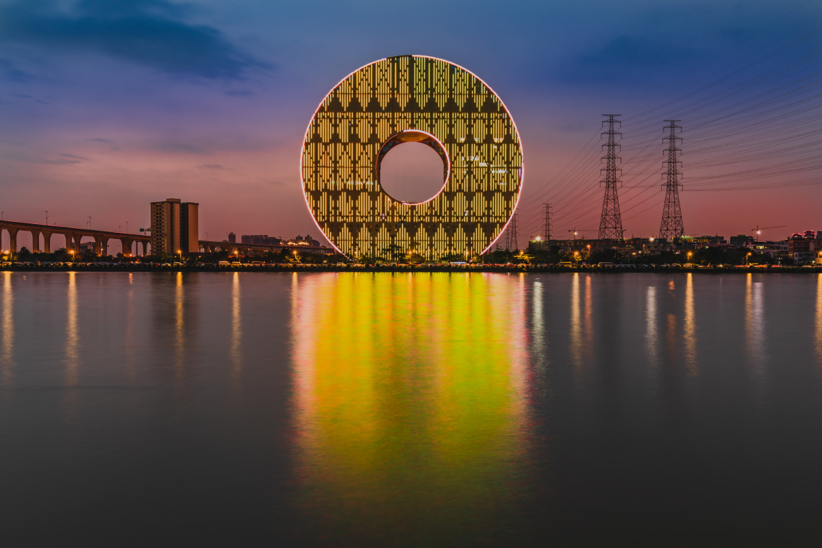 广州圆大厦夜景