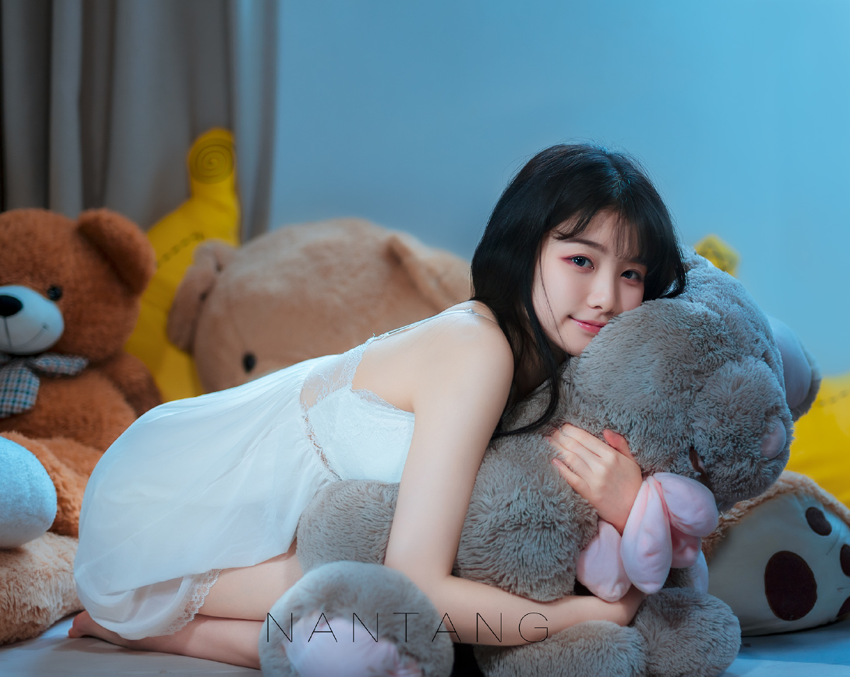 1/115人像摄影画册美女人像群冷色调人像人像写真摄影约拍私密人像