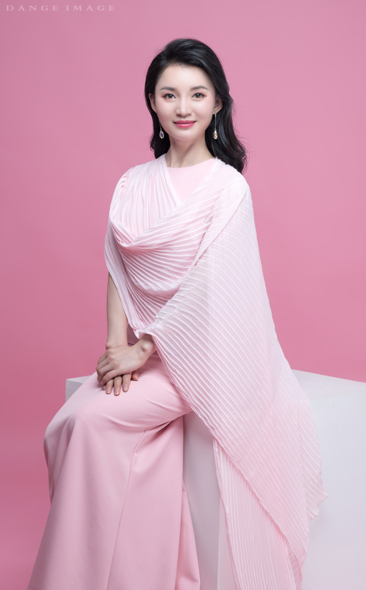 粉色记忆出镜:张芝明我是由心的喜欢粉色,喜欢的有种不离不弃的感情