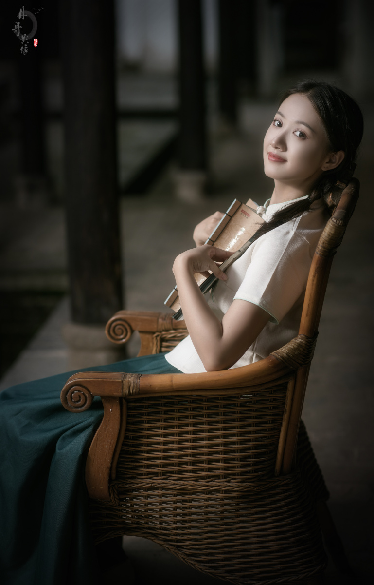 展现出东方女性的高贵,文雅和风情,掀开民国女子软风细雨的"人间四