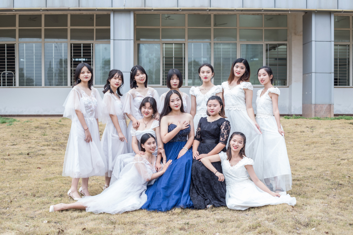 一群漂亮的女孩