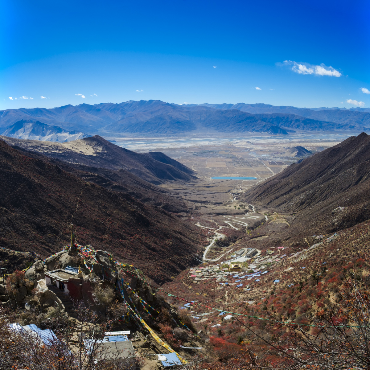 从莲花生修行的洞口一览青朴修行地