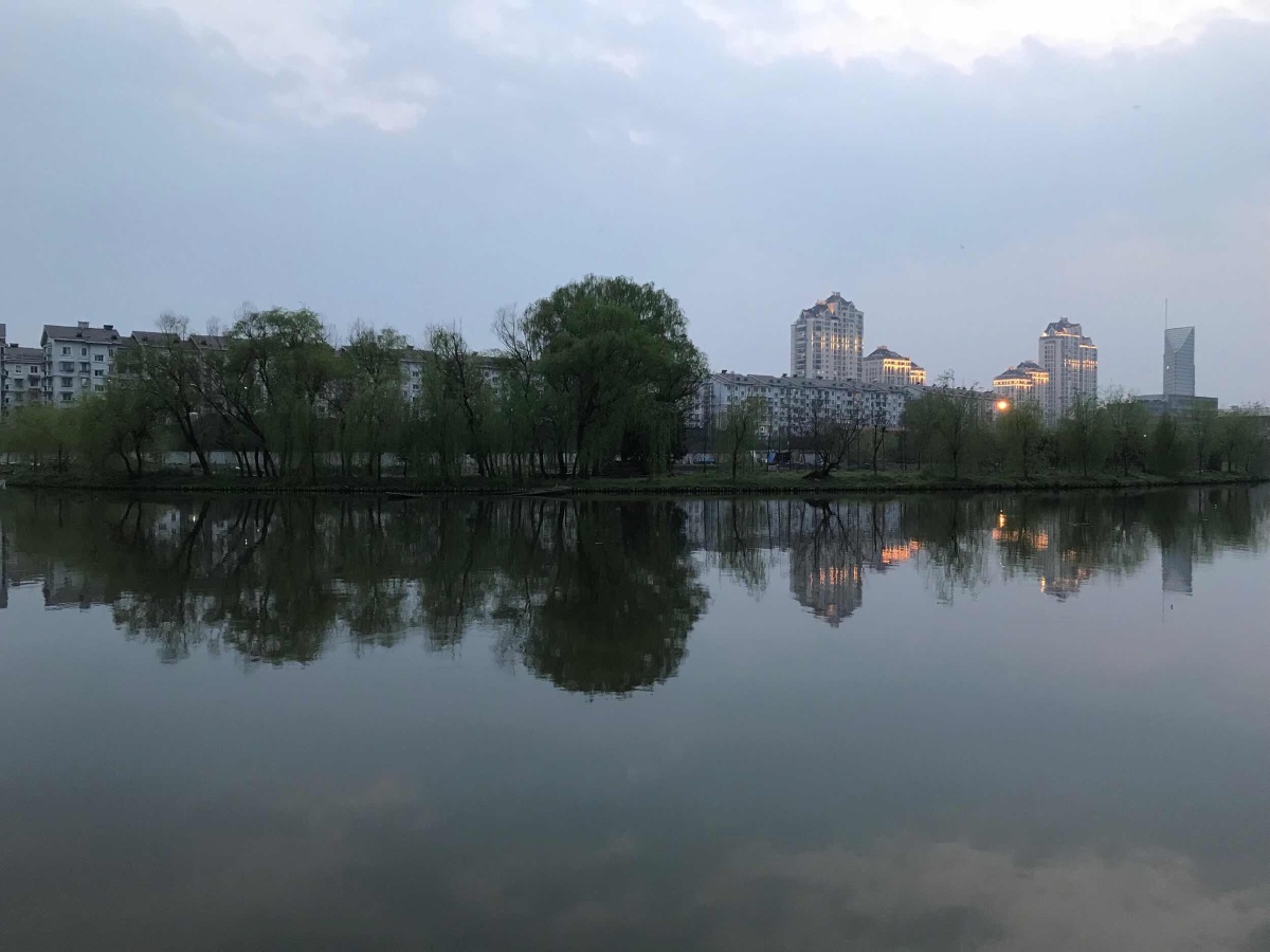 夜幕降临时的大滩公园