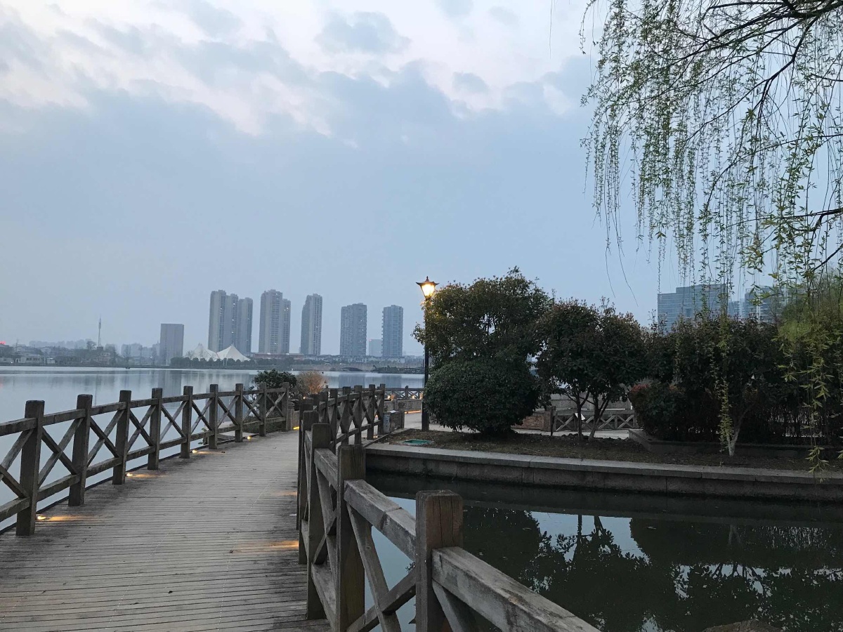 夜幕降临时的大滩公园