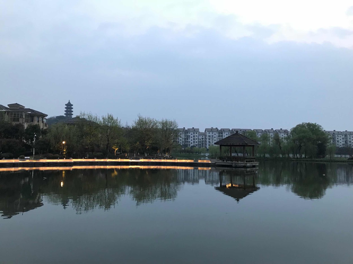 夜幕降临时的大滩公园