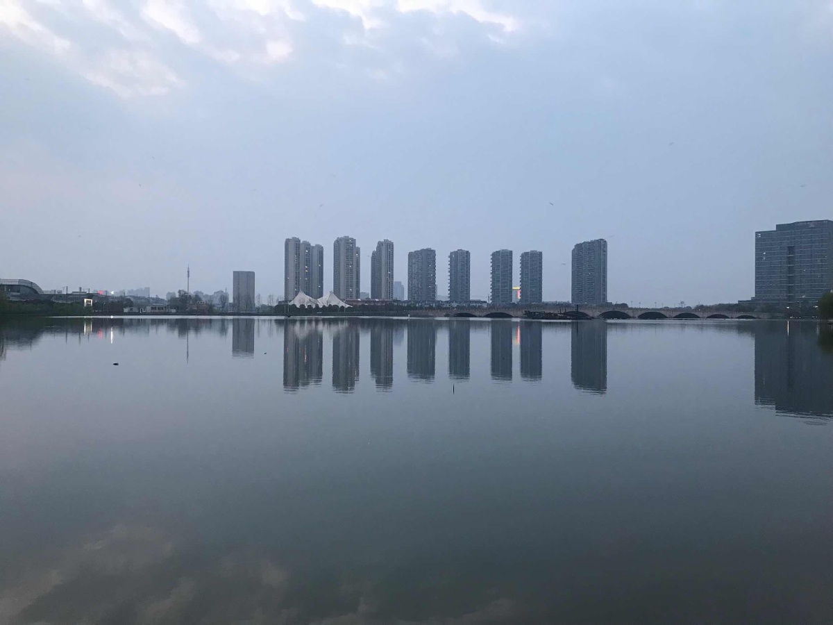 夜幕降临时的大滩公园