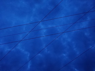 472303