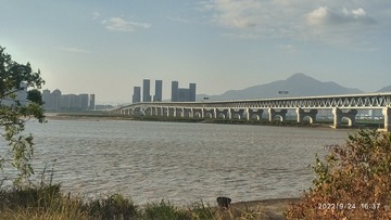4893250
