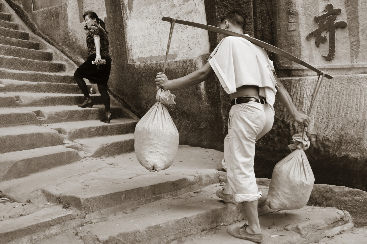 你有你的生活我有我活着的方式而现在我要做的就是挑好我手中的担子