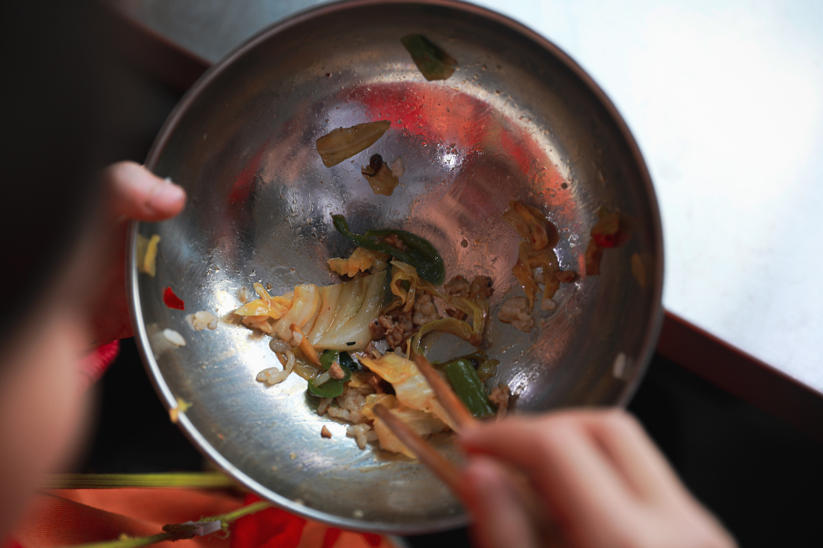 山区孩子的一餐饭