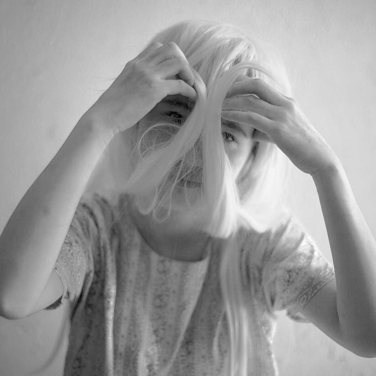 a feature interrups a scene<br />
a person you never see
