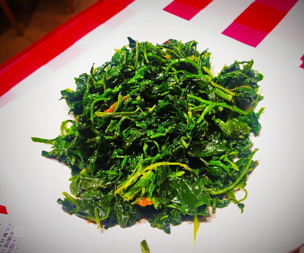 陕西美食搅团凉拌灰灰菜