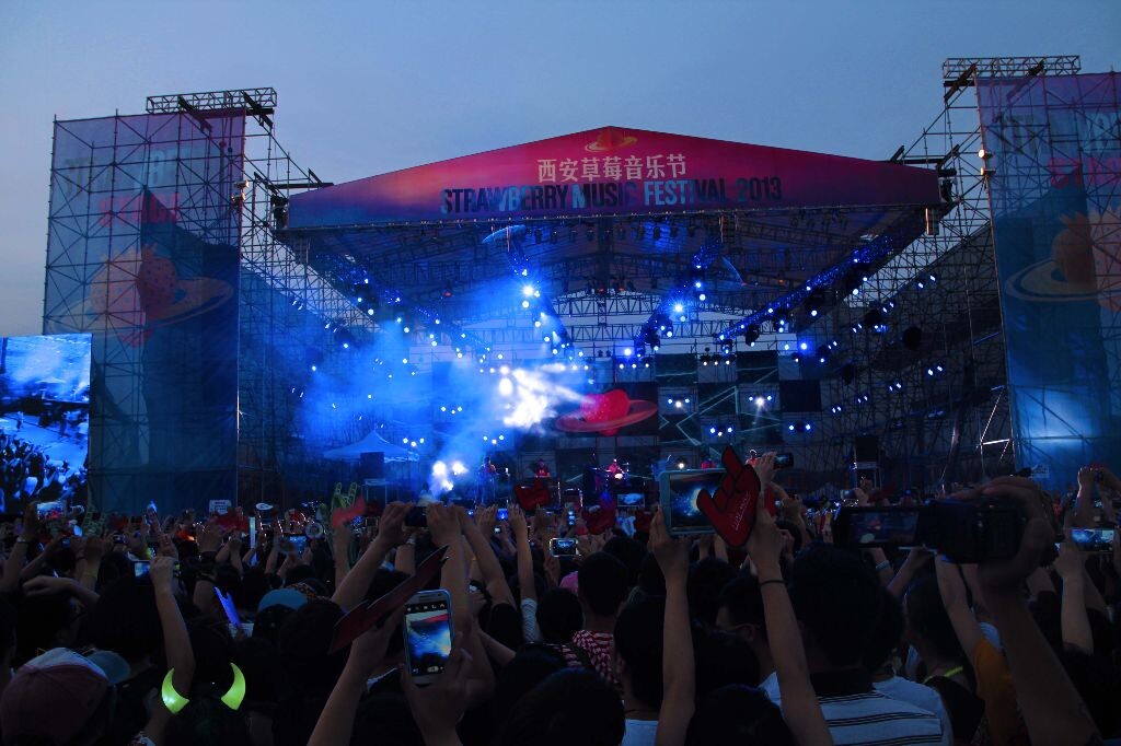 6月的草莓音乐节。