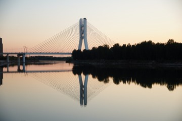 711045