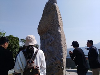 1077889