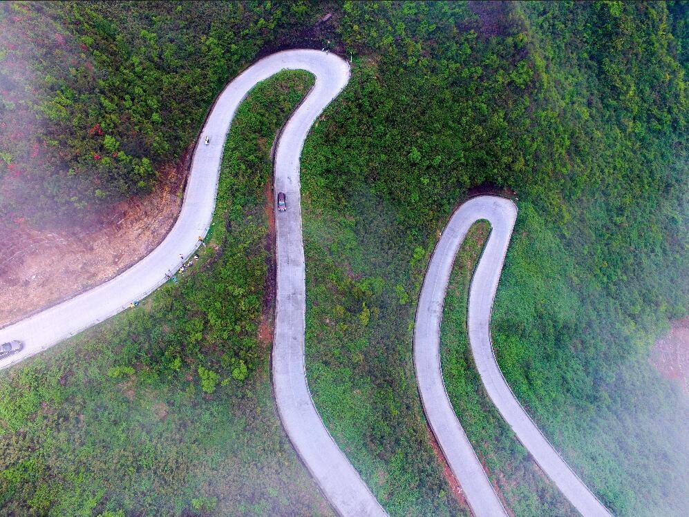 航拍重庆秀山45道拐盘山旅游公路