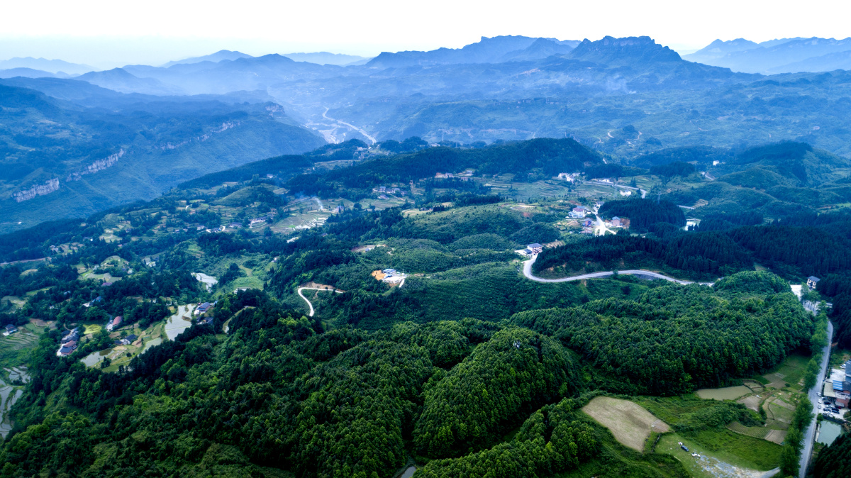 航拍重庆南川金佛山的风吹岭