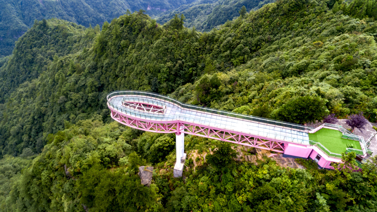 航拍重庆石柱黄水大风堡的那座廊桥