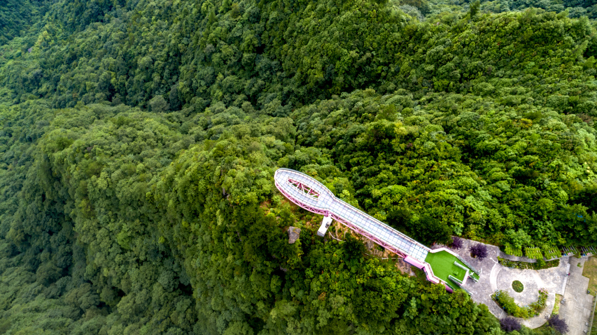 航拍重庆石柱黄水大风堡的那座廊桥