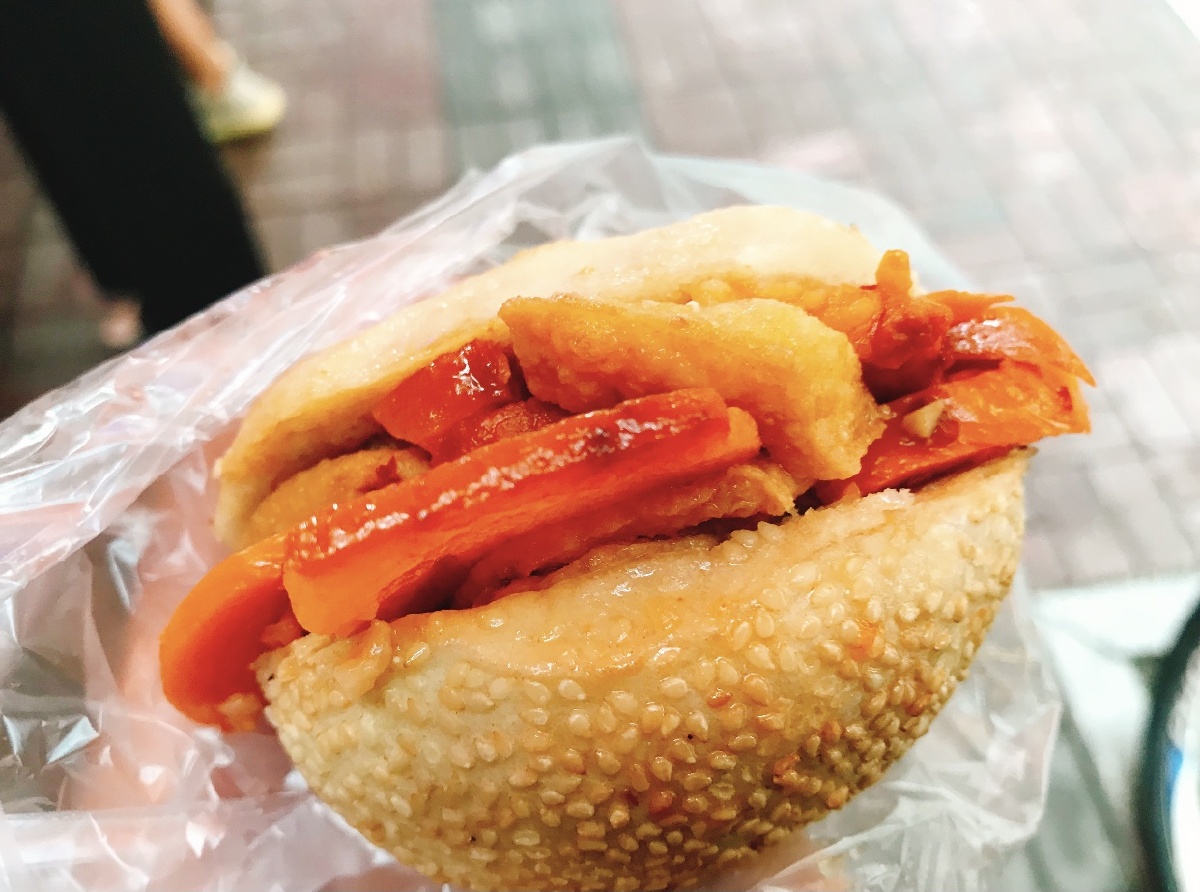 光饼夹紫菜饼和花生粽福清