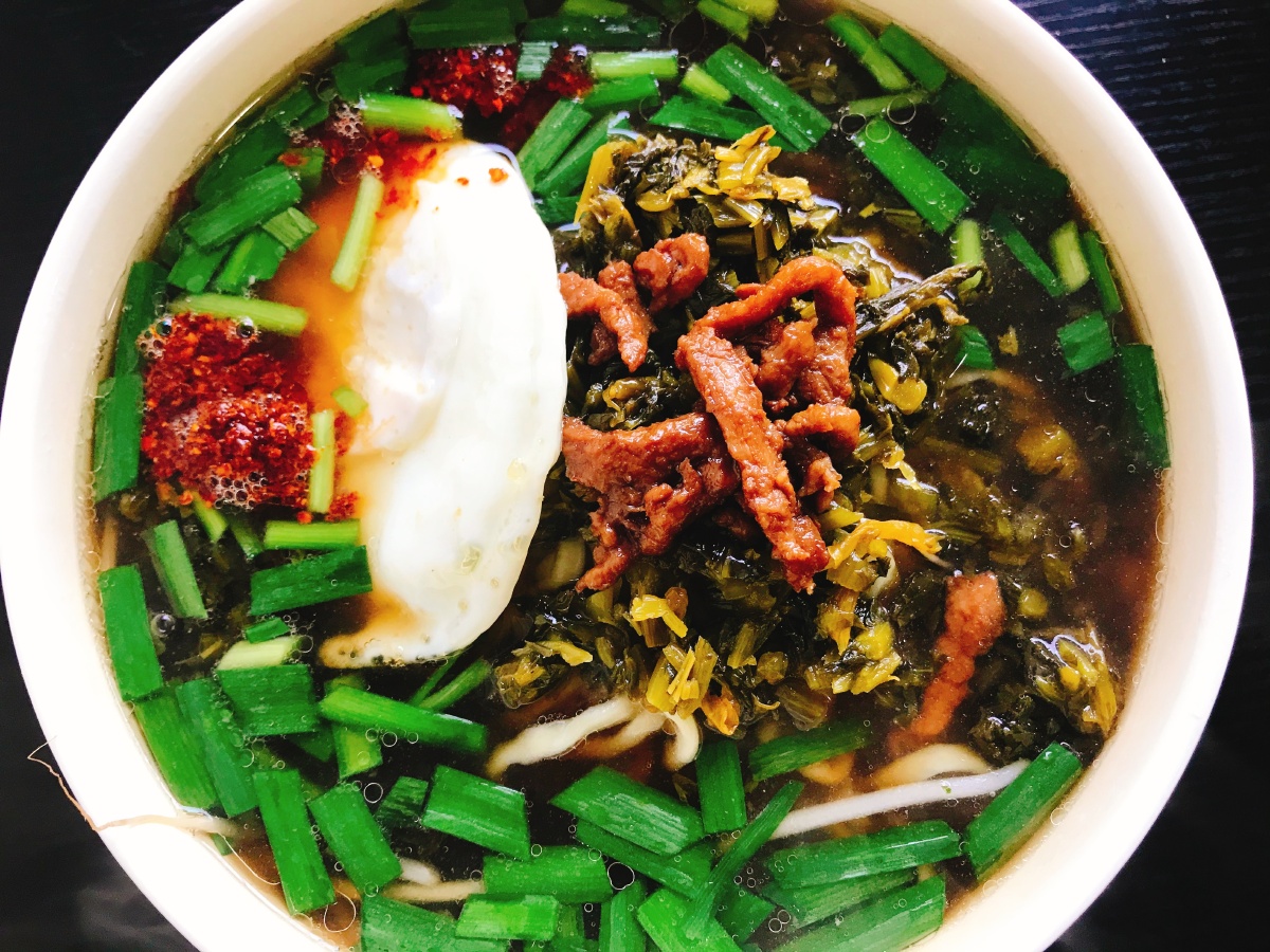 雪菜肉丝面镇江锅盖面