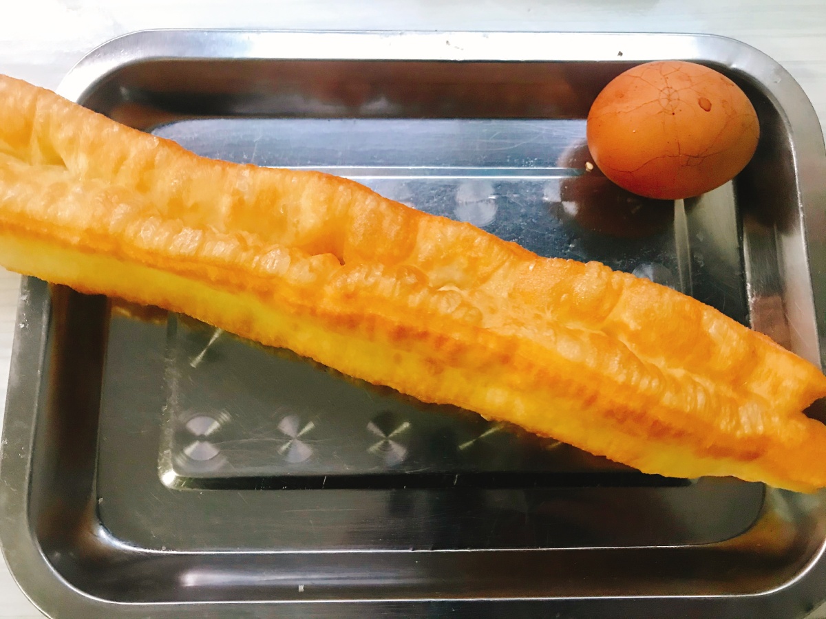 豆腐脑油条和茶叶蛋