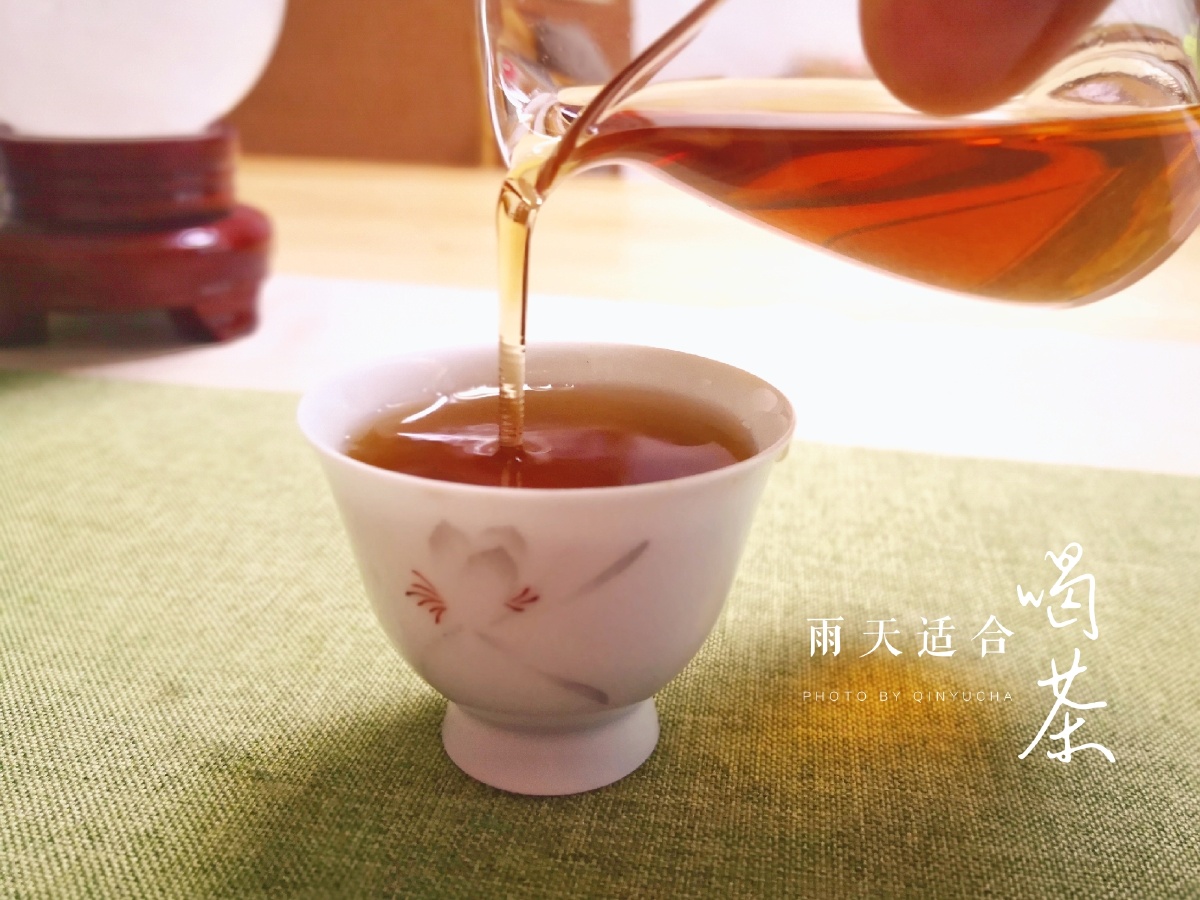 雨天适合喝喝茶发发呆