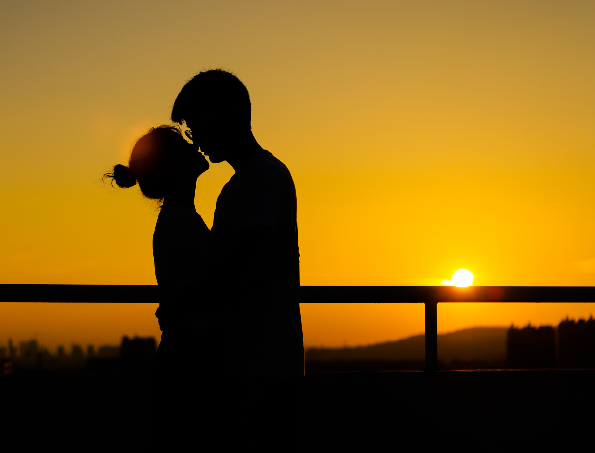 世界那么大人生那么长总会有那么一个人想要让你温柔对待