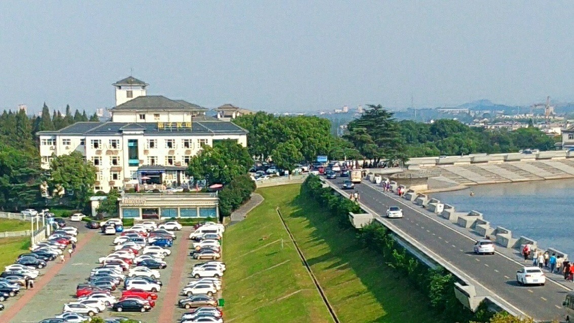平湖汽车驾校在哪