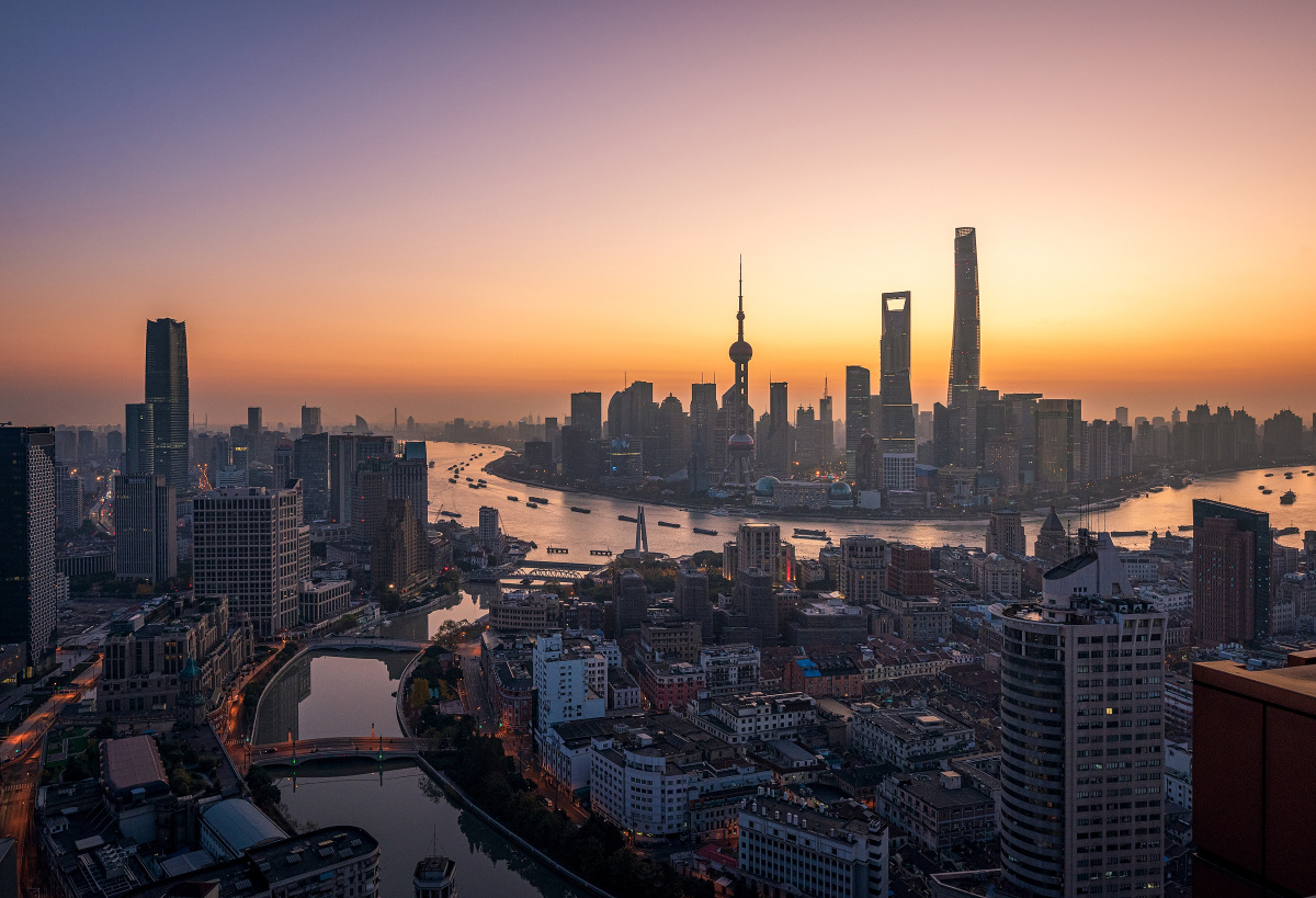 上海早晨 作为魔都较为标志性的陆家嘴建筑,在日出逆光剪影下,定格了