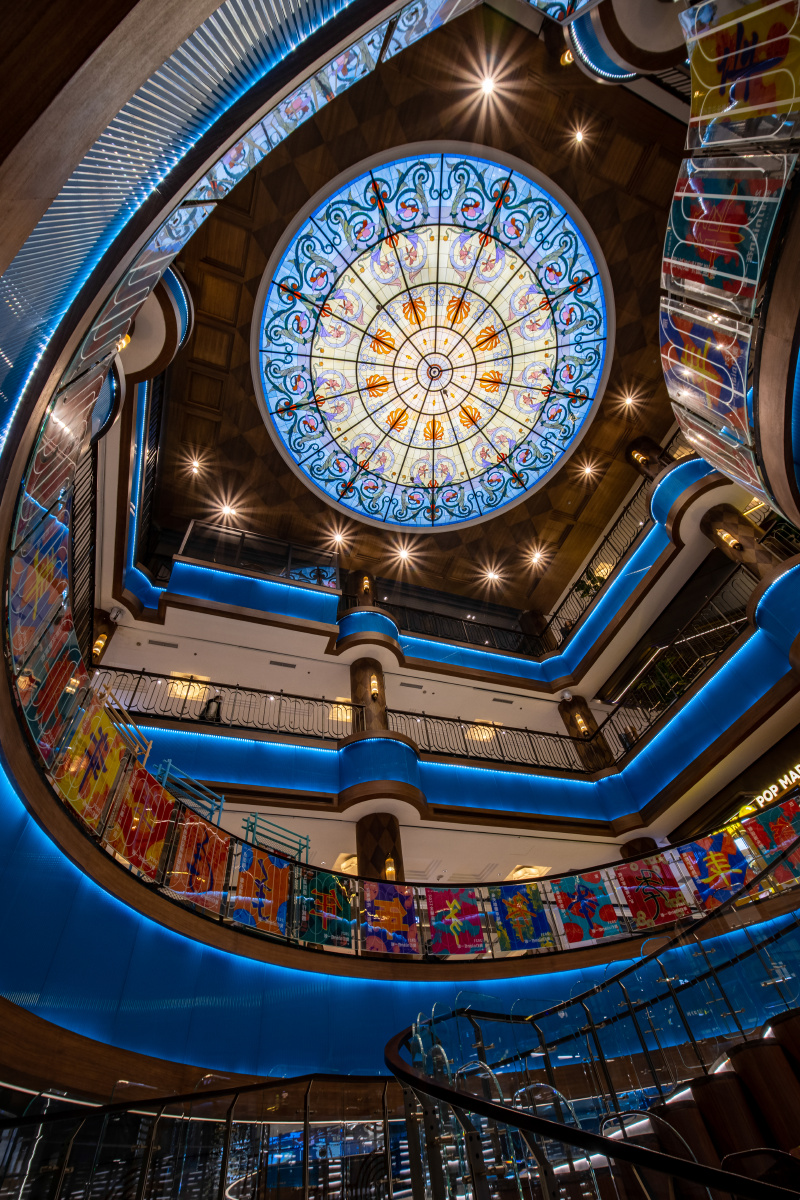 商场的美丽天花板