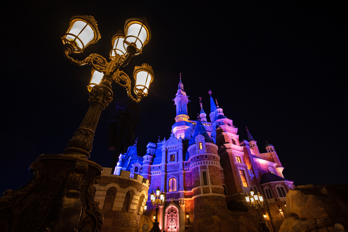 夜色下的奇幻城堡