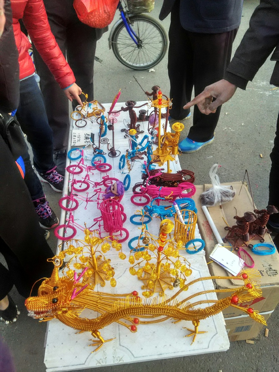 长治紫坊集会,纯手工编制铜丝工艺品