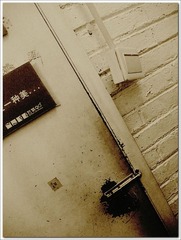 一种美。试衣间。门