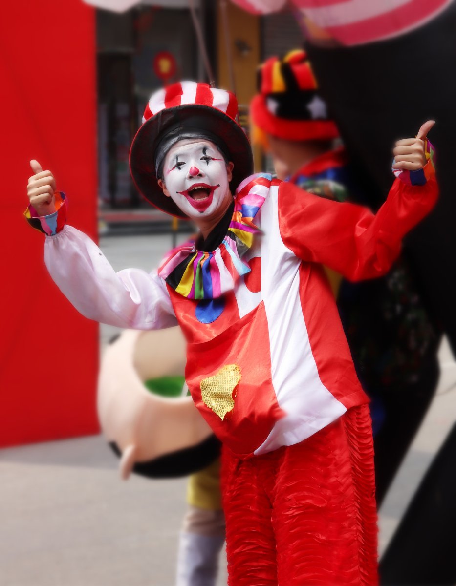 没人看清它的心情,没人知道他的泪水,它就是小丑.