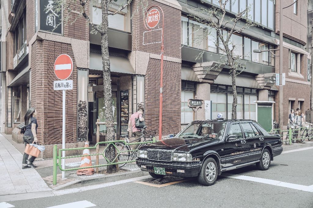 3<br />
日本的出租车相当复古,各色都有。挺有文艺气息的。开车的司机也很多大爷,相当敬业。