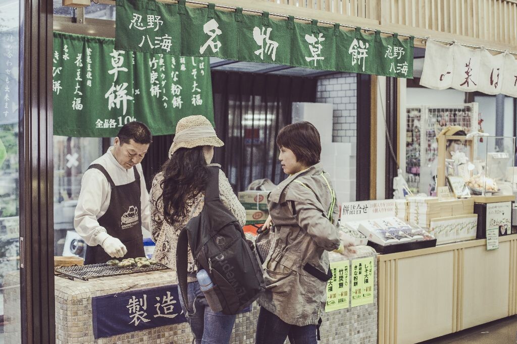 6<br />
要进最里面的池必须经过的小铺。