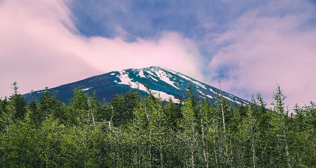 富士山<br />
富士山还是因为独峰所以有其特殊的美。