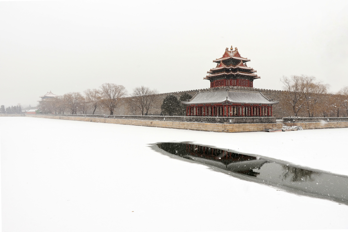 宫城无处不飞雪
