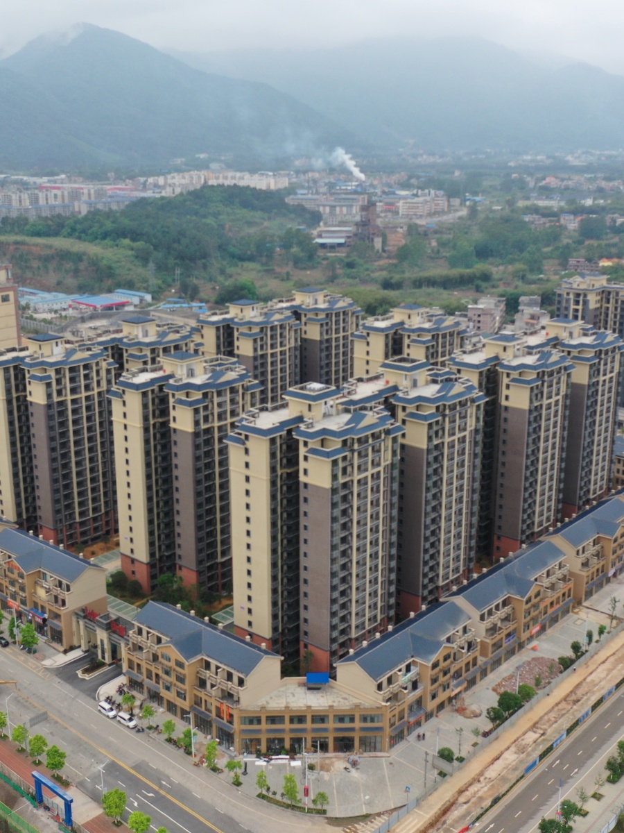 清明时节飞阅广西昭平县城桂江段