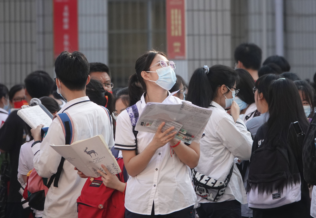 广西南宁5万多名考生参加高考