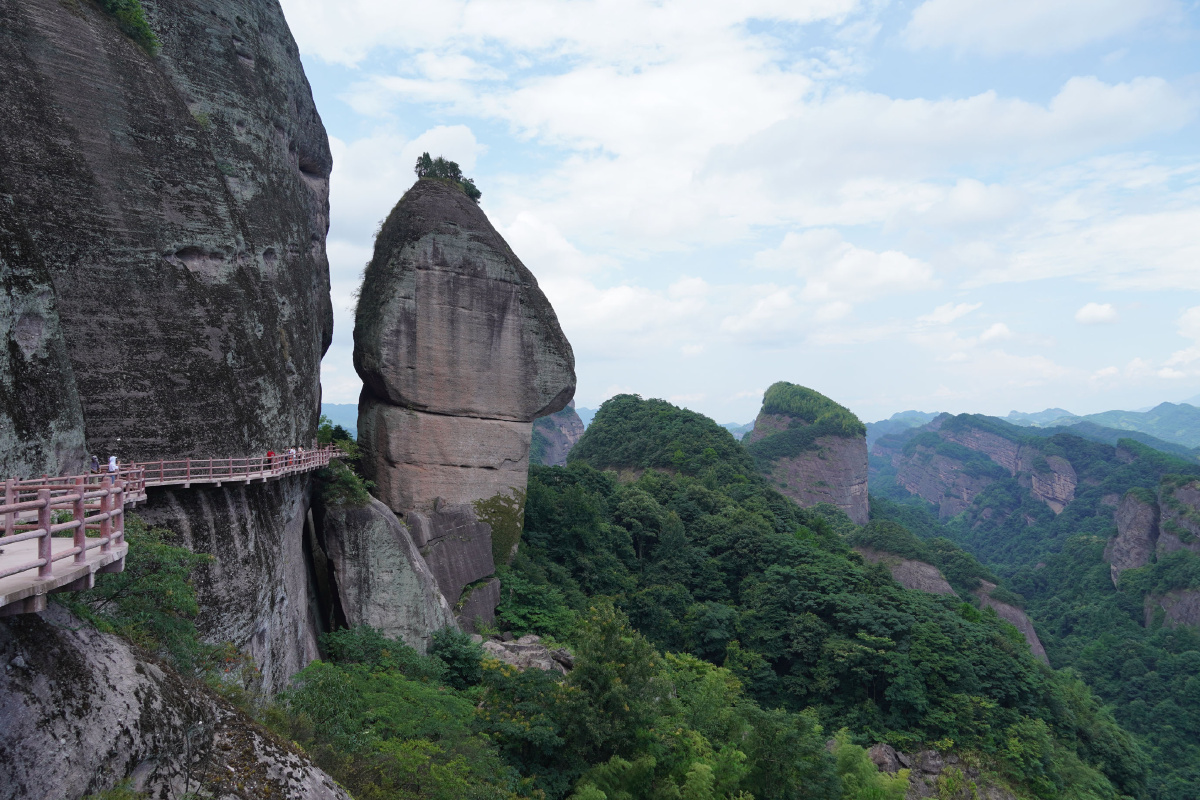 广西资源丹霞地貌引游人