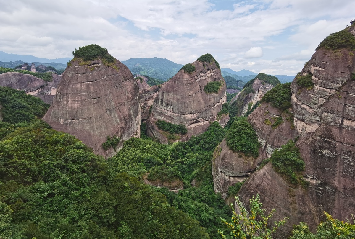 广西资源丹霞地貌引游人