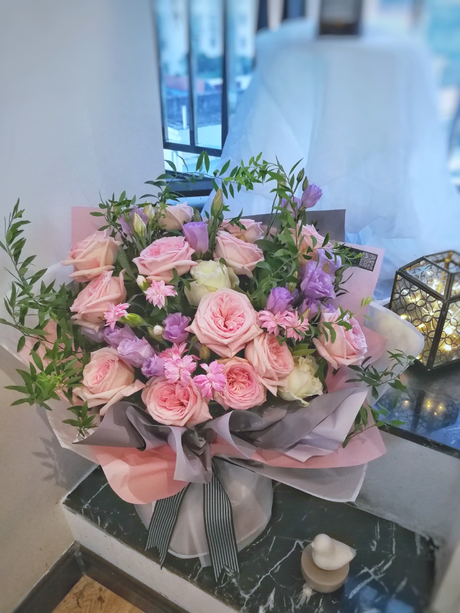 荔枝玫瑰花束.