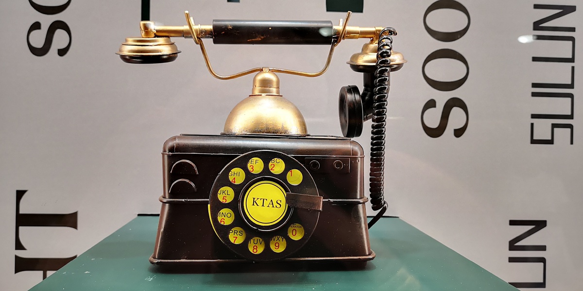 手机拍摄的老式电话机