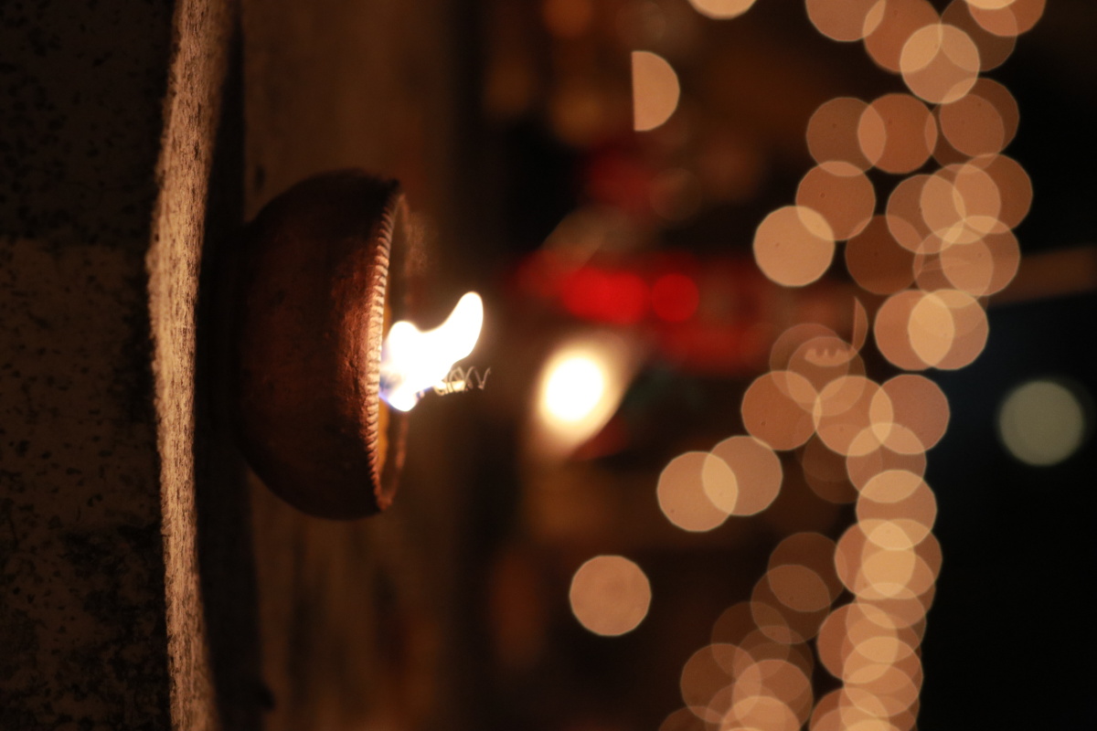 2020年清迈水灯节点烛仪式祝愿这个世界早日走出阴霾迎来光明